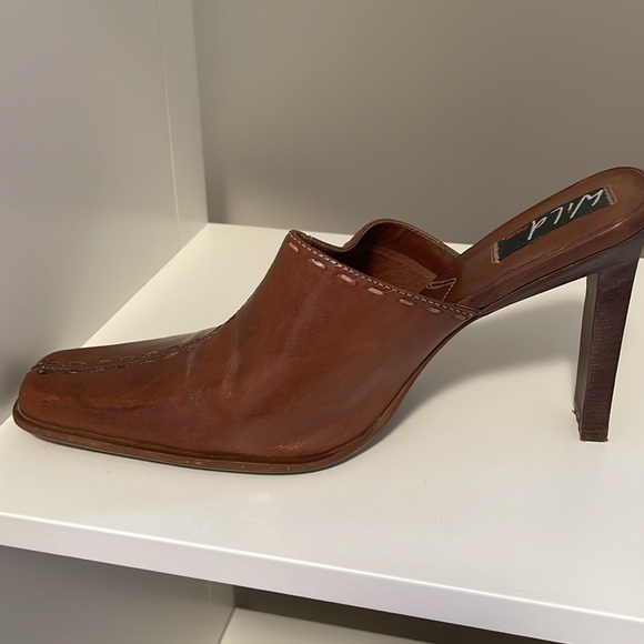 Tan mules size 8 - Picture 6 of 6